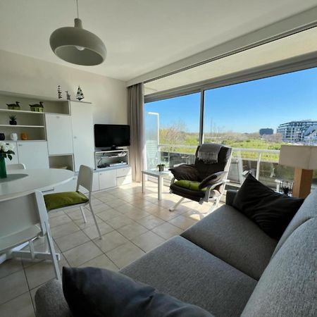 Appartement Residentie Astrid Met Private Parking Bredene Dış mekan fotoğraf