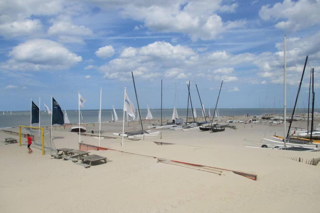 Appartement Residentie Astrid Met Private Parking Bredene Dış mekan fotoğraf