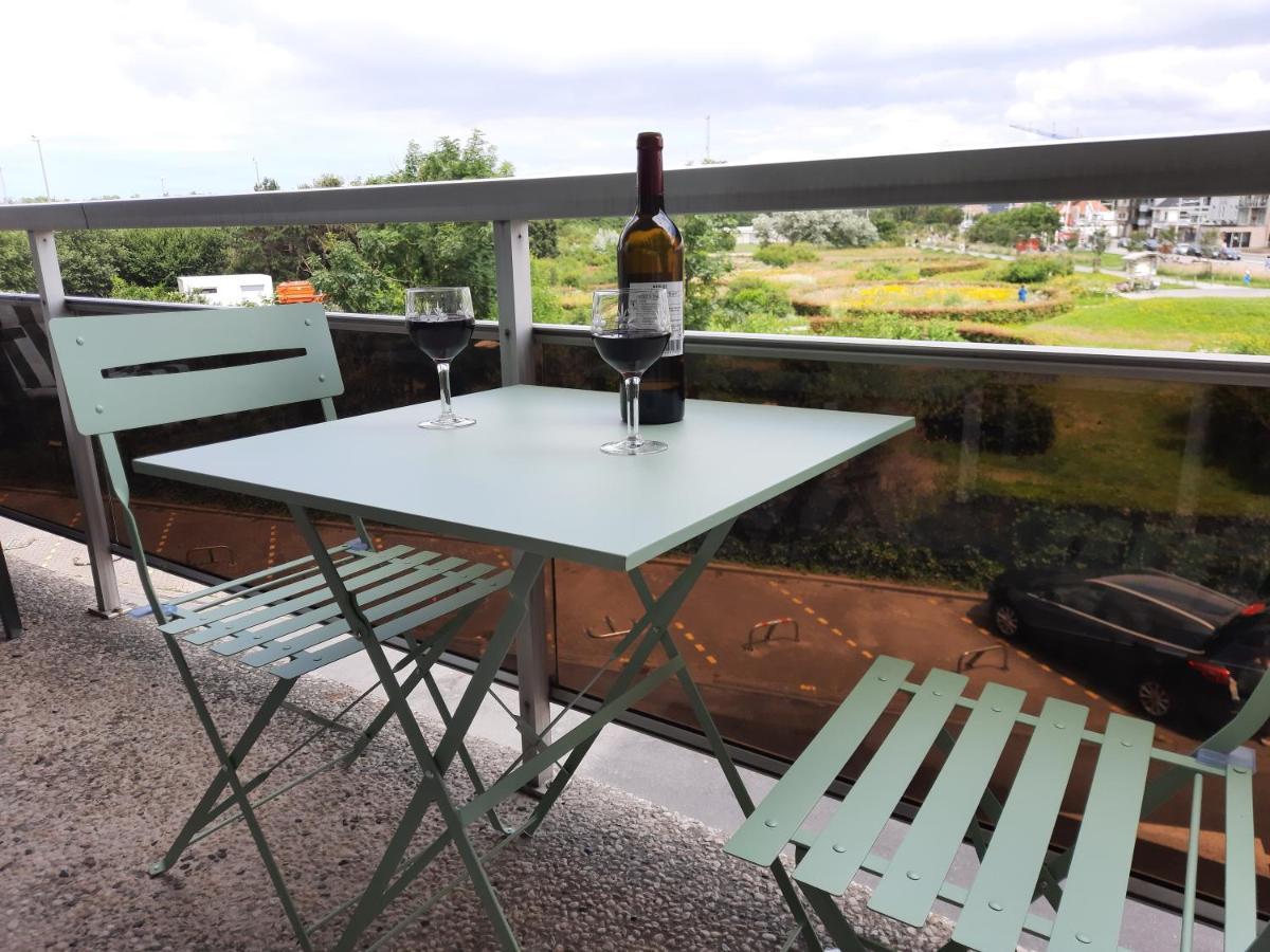 Appartement Residentie Astrid Met Private Parking Bredene Dış mekan fotoğraf