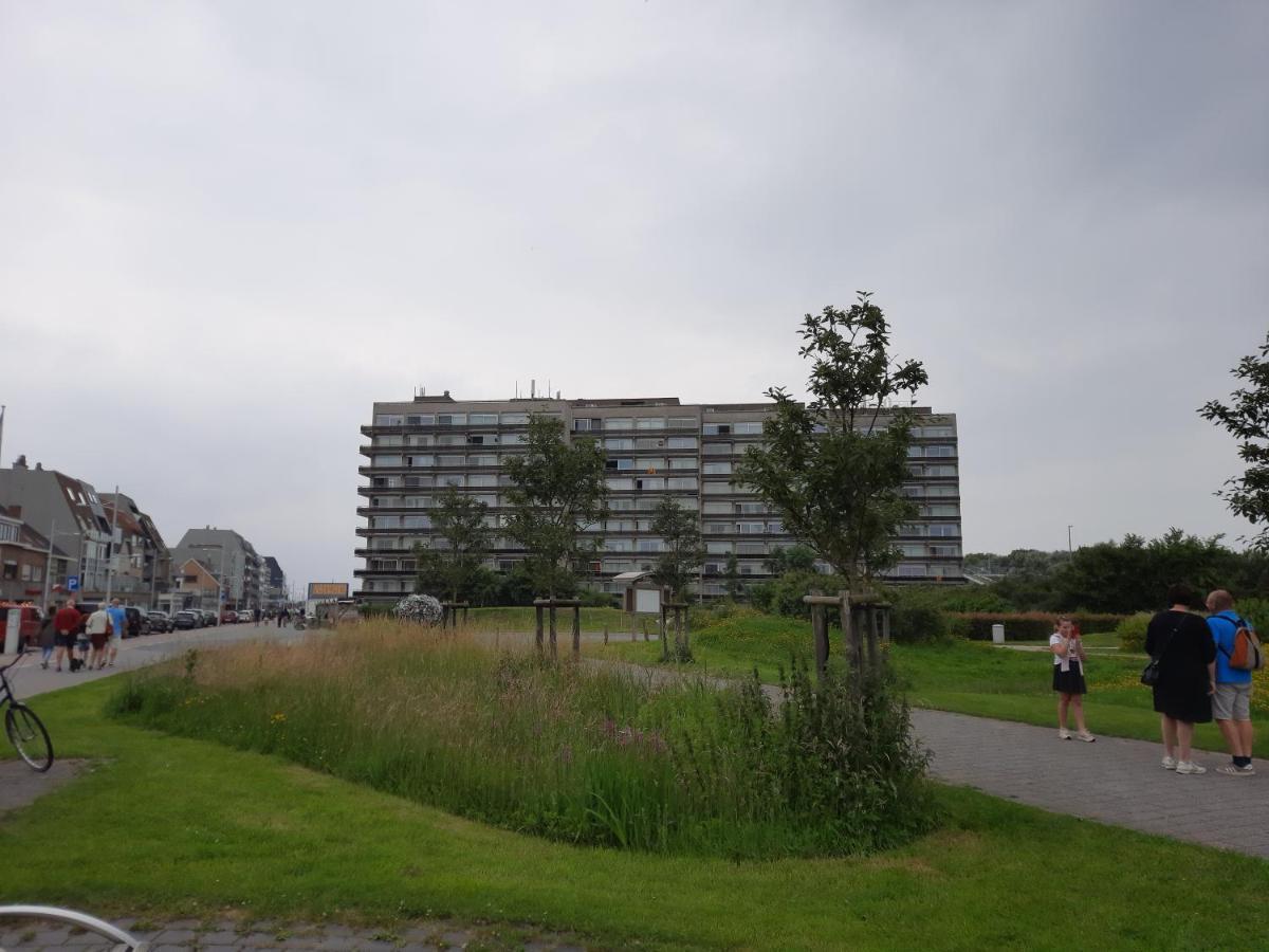 Appartement Residentie Astrid Met Private Parking Bredene Dış mekan fotoğraf